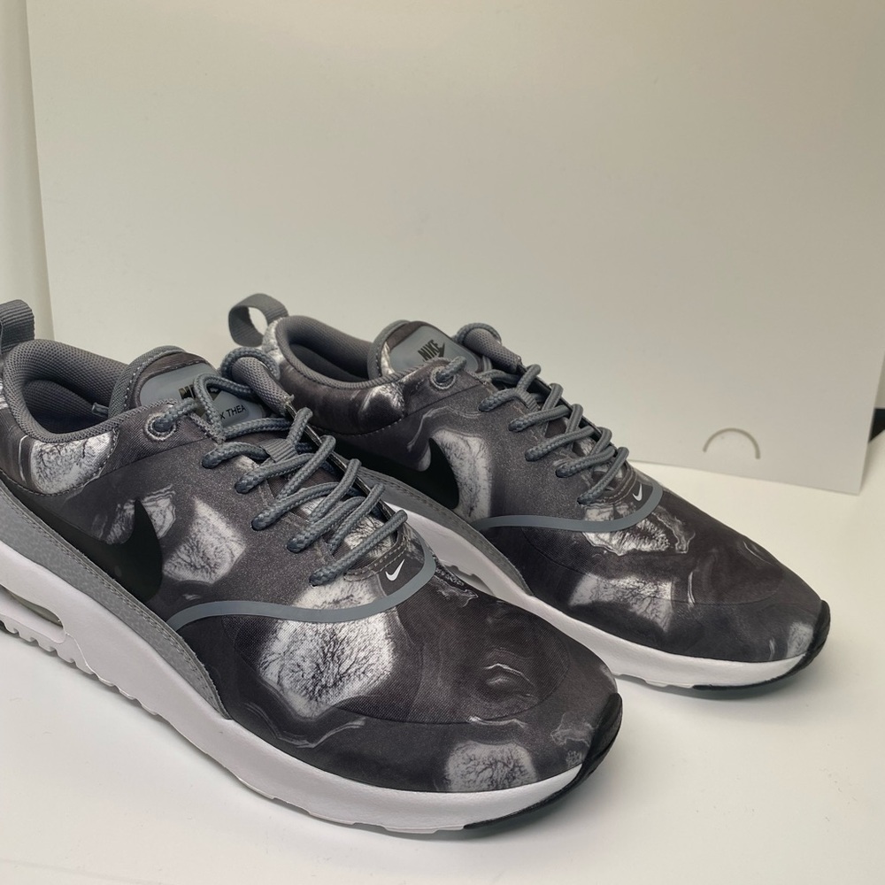 Nike Women's Gray Sneakers